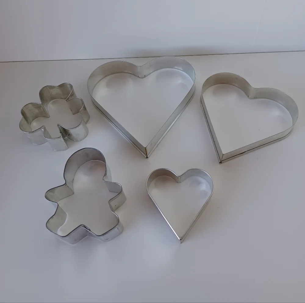 Five Metal Cookie Cut-Out‎ Cutters 3 Heart, 1 Shamrock, And 1 Gingerbread Man